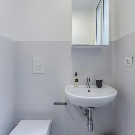 Gilda Apartment New Elegant Apartment In Termini Roma Exterior foto