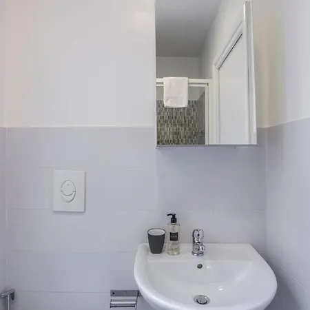 Gilda Apartment New Elegant Apartment In Termini Roma Exterior foto